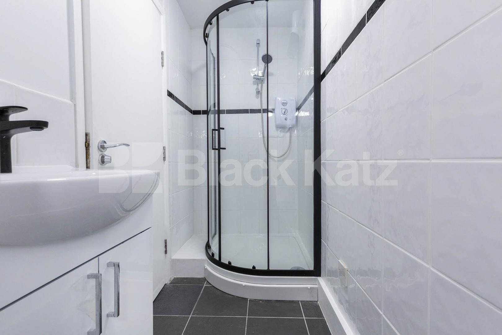 Newly refurbished one bed with a study room mins to tube and shops  York Mews, Kentish Town